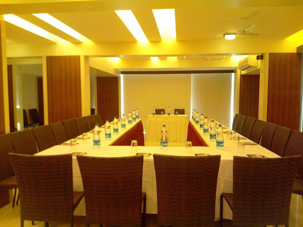 Hotel Tanish Residency Navi Mumbai Esterno foto