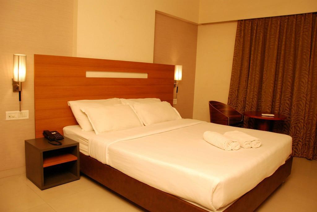 Hotel Tanish Residency Navi Mumbai Esterno foto
